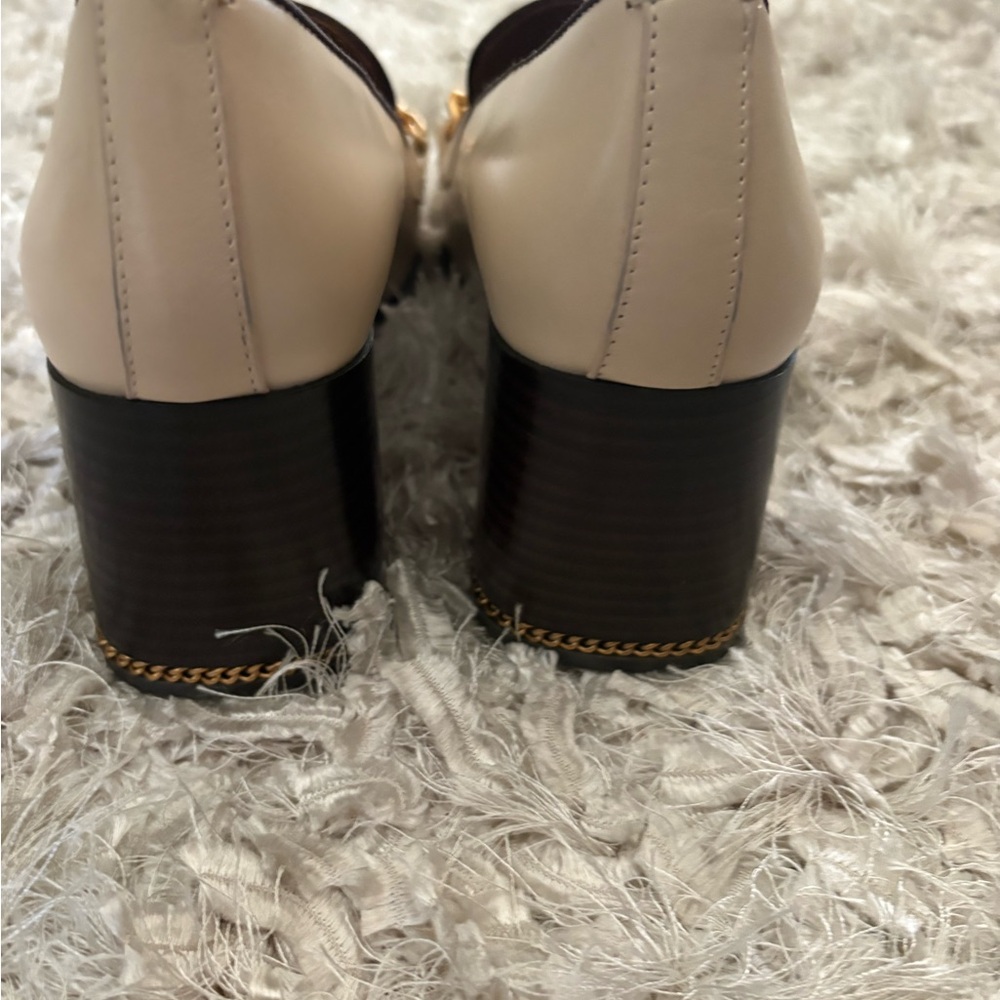 Tory Burch Women's Beige Loafers with Gold Chain - Picture 5 of 7